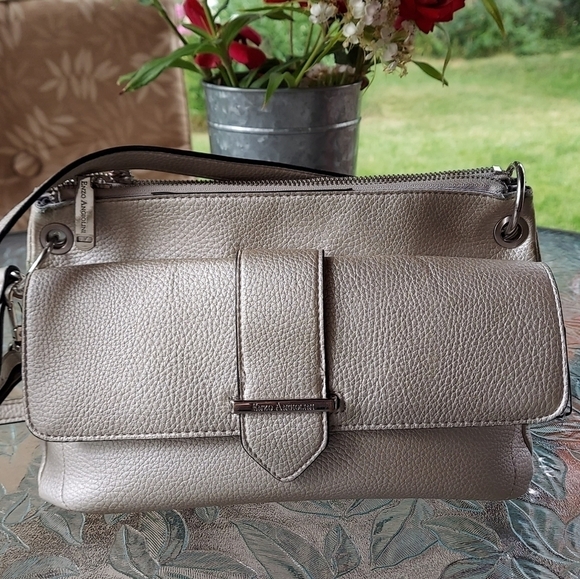 Enzo Angiolini woman purse. Size 12x7x5. color silver/tan, shoulder, all seasons - Picture 1 of 9
